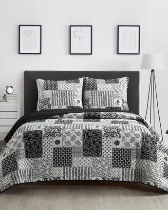 Makenna 3 Piece Quilt Set, Black/White, Floral