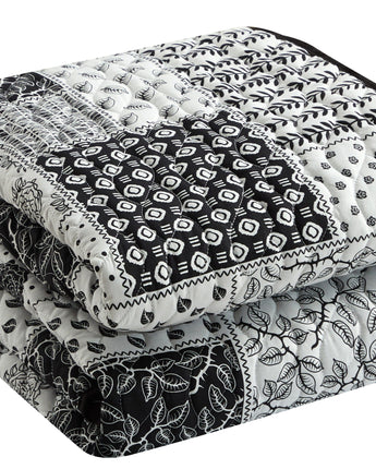 Makenna 3 Piece Quilt Set, Black/White, Floral