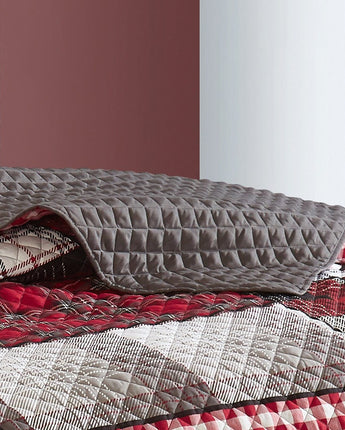 Everly 3-Piece Quilt Set, Red, Geometric